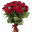 Классический букет красных высоких роз 