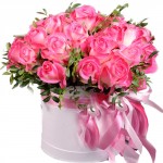 Шляпная коробка из розовых  роз
